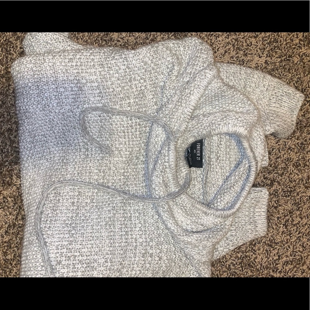 Brand is Forever21, this is a mens sweater, color is Gray, size is XL